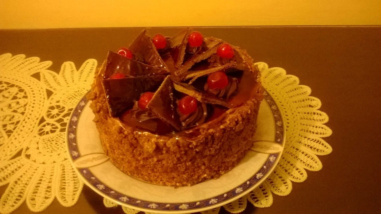 Tort doboş cu cireşe confiate