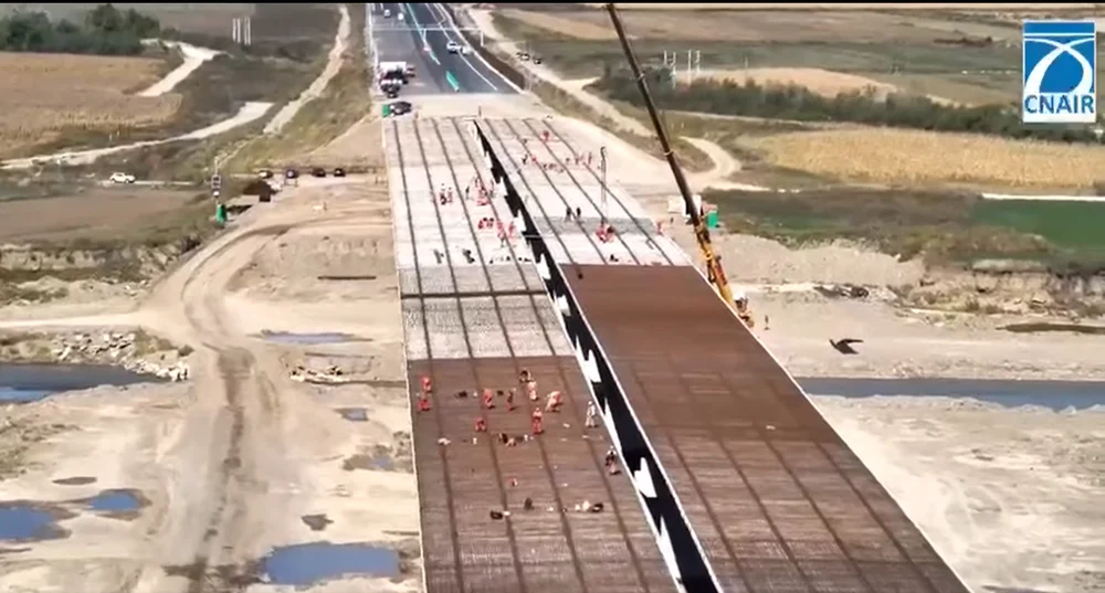 Când se va putea circula pe lotul 2 al Autostrăzii Moldovei. Lucrările au depășit 80%