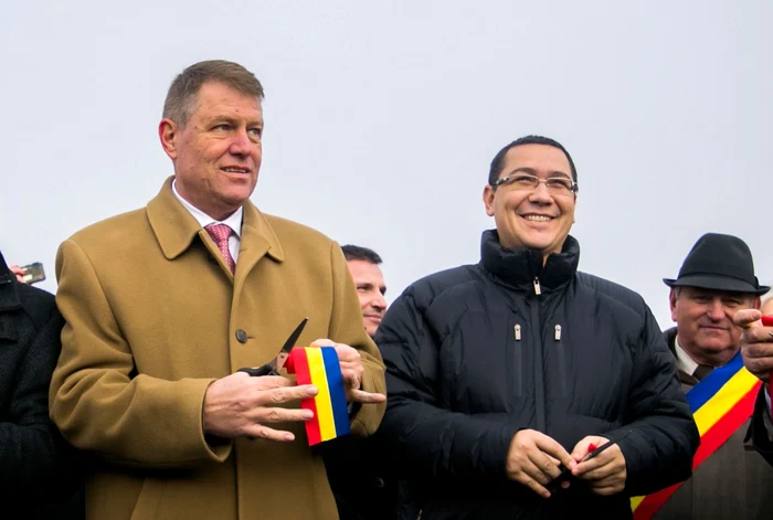 Liderul PNL Klaus Iohannis şi premierul Victor Ponta FOTO Mediafax