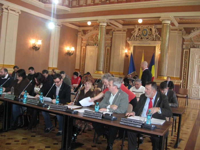Consilierii locali municipali prezenţi la şedinţă