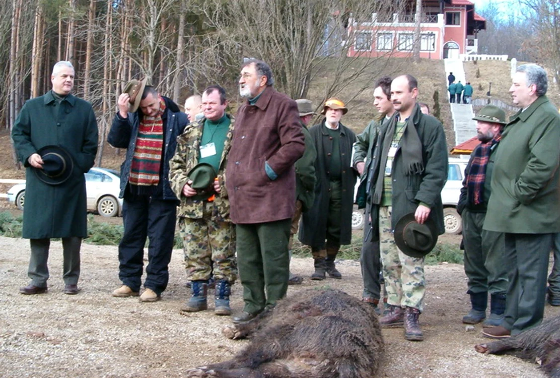 
    Omul de afaceri Ion Țiriac a organizat partide de vânătoare cu bogații Europei  