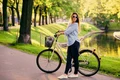 Postura corecta pe bicicleta Cum po i preveni durerile de spate  i de genunchi jpg