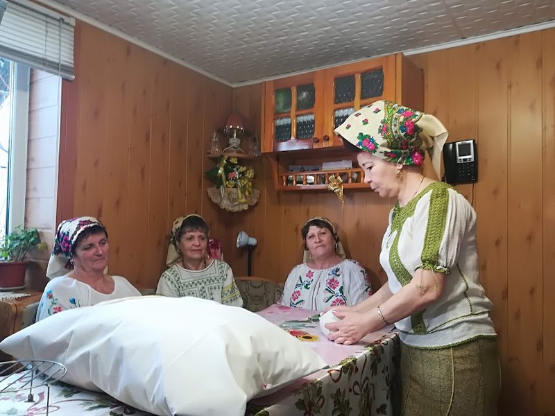 „Pelincuțele Domnului”, tradiționalele turte întinse pe perne albe de femeile din Moldova. Se prepară doar până la Ignat FOTO