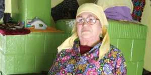 Agafia Constantin este oarbă în acte, nu şi în viaţa de zi cu zi