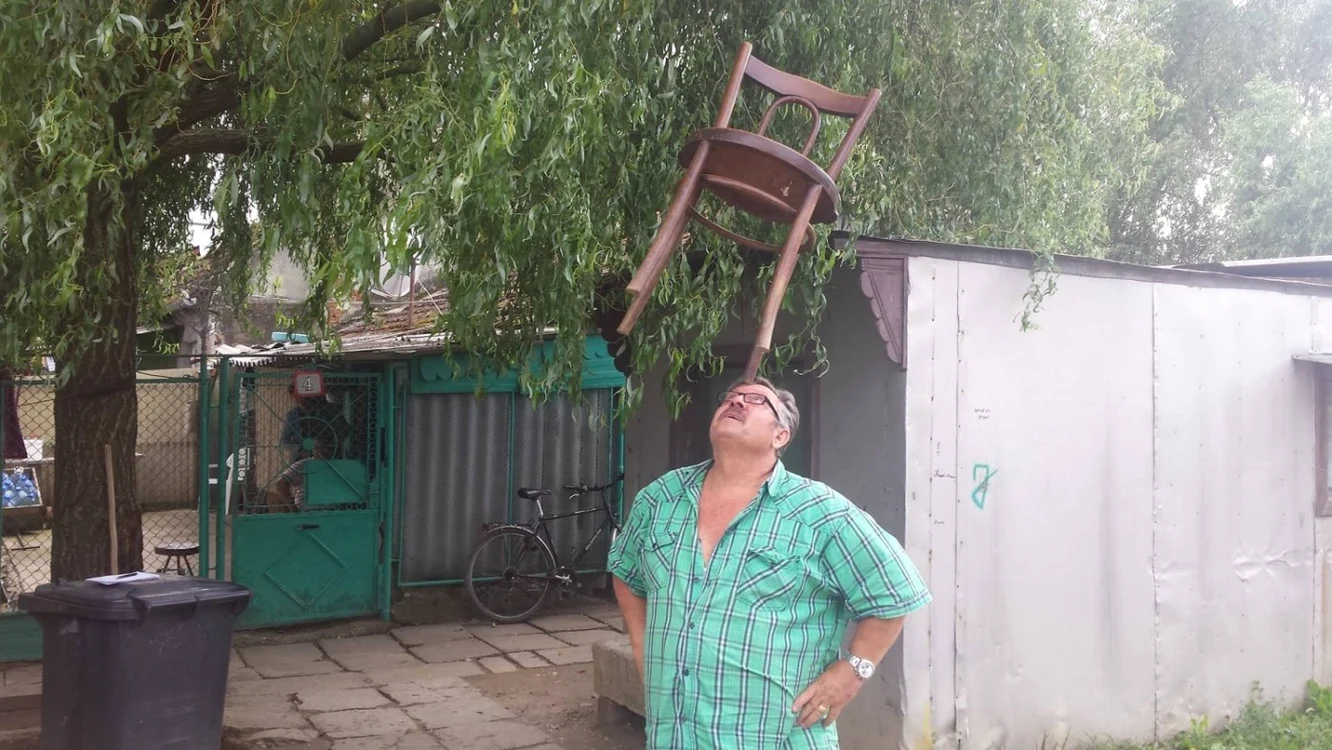Gusti Bichler ne demonstrează că nu şi-a pierdut abilităţile de circar FOTO Ştefan Both