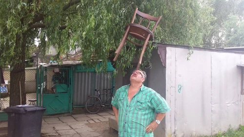 Gusti Bichler ne demonstrează că nu şi-a pierdut abilităţile de circar FOTO Ştefan Both