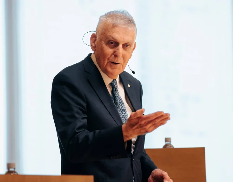 Dan Shechtman a primit Premiul Nobel pentru Chimie în 2011