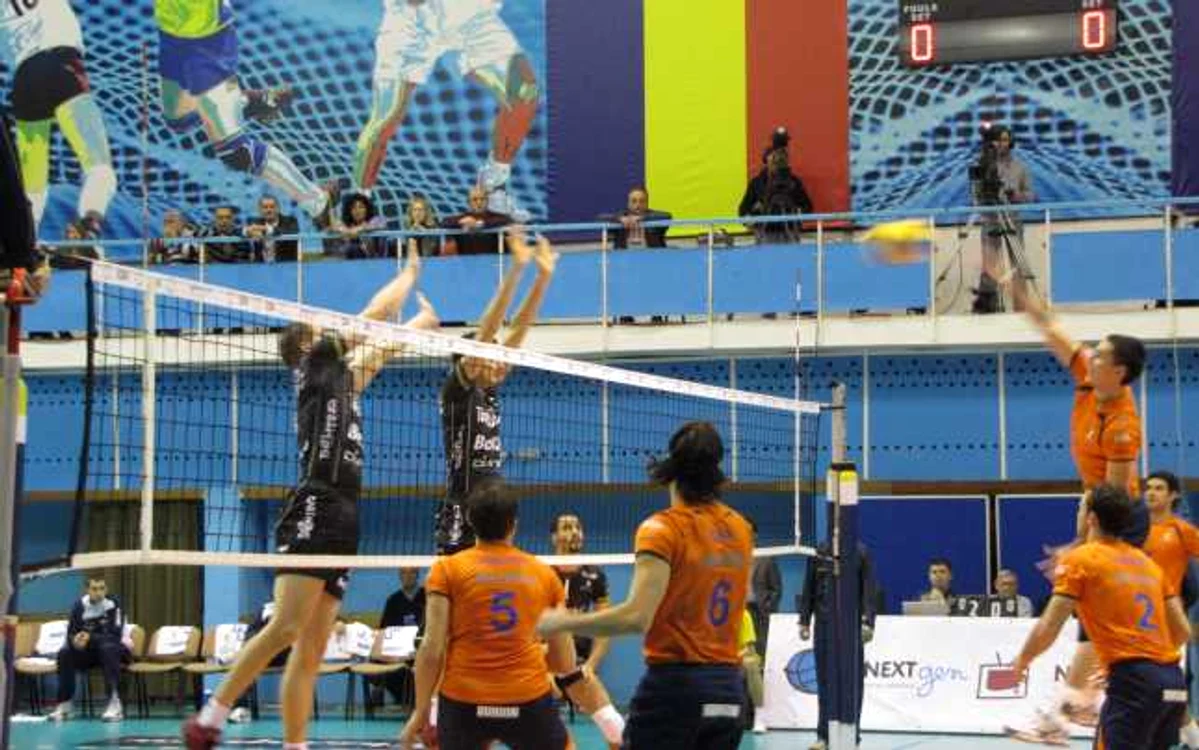 Italienii s-au impus cu 3 - 0 la seturi
