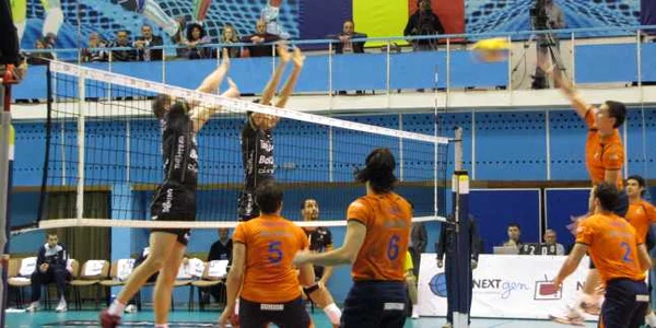 Italienii s-au impus cu 3 - 0 la seturi