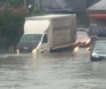 Circulația pe DN1 este blocată luni după-amiază în județul Prahova. FOTO: Facebook 
