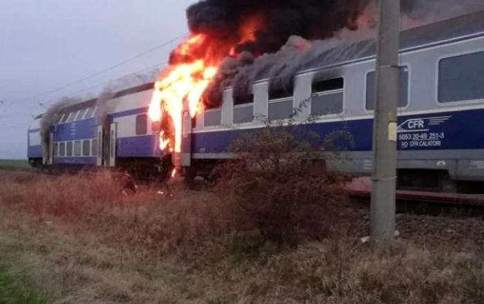 Un tren cu 100 de pasageri a luat foc în Teleorman