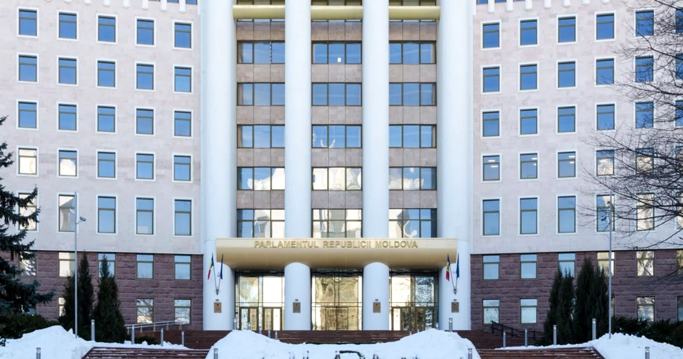 Parlamentul Republicii Moldova se reuneşte în sesiune extraordinară.