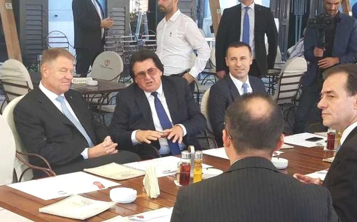 Klaus Iohannis a ieşit la masă cu liderii PNL
