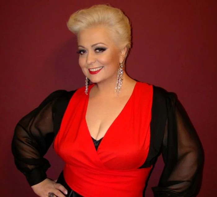 Artista a recunoscut că este invitată să cânte la nunţi şi nu îi este ruşine cu astaFoto: Arhiva personală