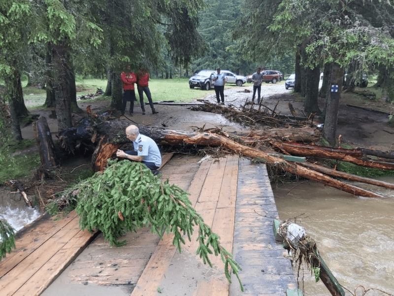Cod galben de viituri în 11 bazine hidrografice, în acest weekend. Unde e cel mai mare pericol