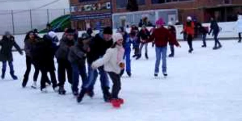 Băcăuanii sunt așteptați cu mic cu mare să ia patinele în picioare