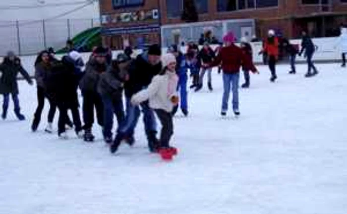 Băcăuanii sunt așteptați cu mic cu mare să ia patinele în picioare