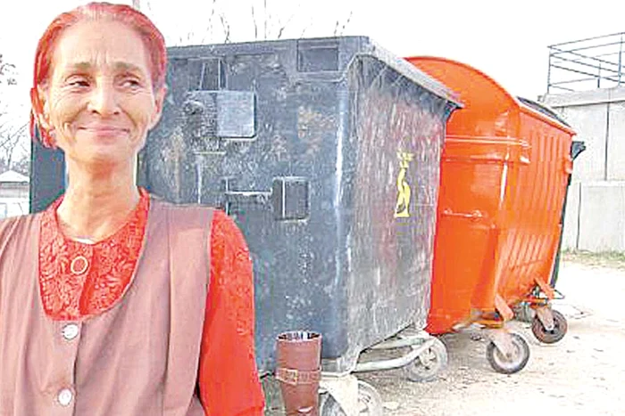 Plicul a fost găsit, printre tonele de deşeuri, de câţiva romi care căutau produse reciclabile