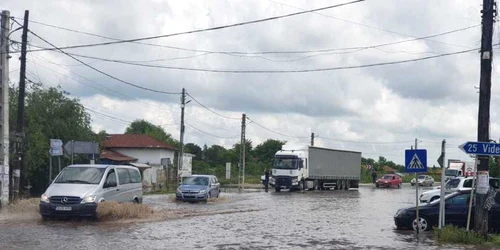 drumuri inundate foto news.ro 