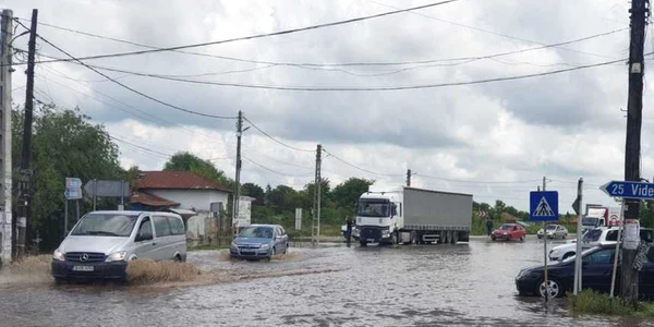drumuri inundate foto news.ro 