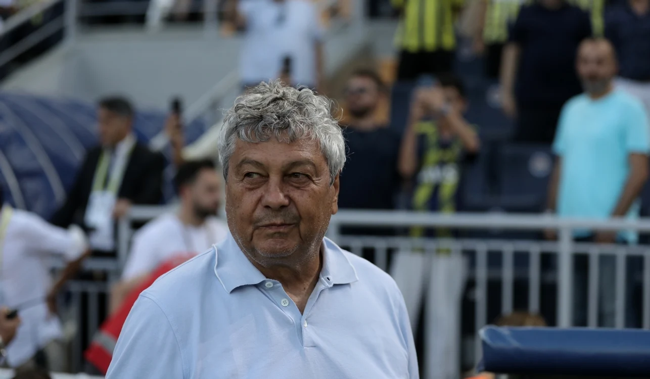 Mircea Lucescu spune că petardele nu au ce căuta pe stadioane. Foto Getty images