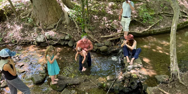 Robert F  Kennedy Jr se scalda în Rock Creek foto X jpeg