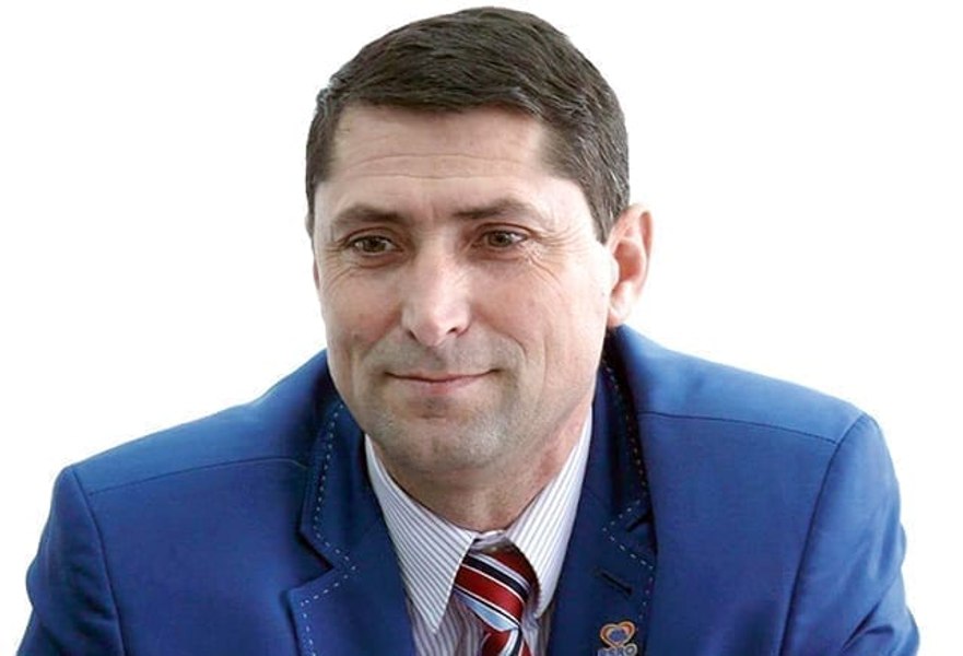 Directorul prins cu șpaga în frigider, trimis în judecată. Unde mai ascundea banii șeful de la Drumuri și Poduri Bârlad 