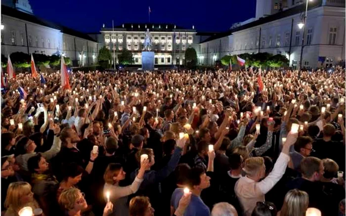 FOTO Proteste în faţa Palatului prezidenţial, Varşovia,
iulie 2017