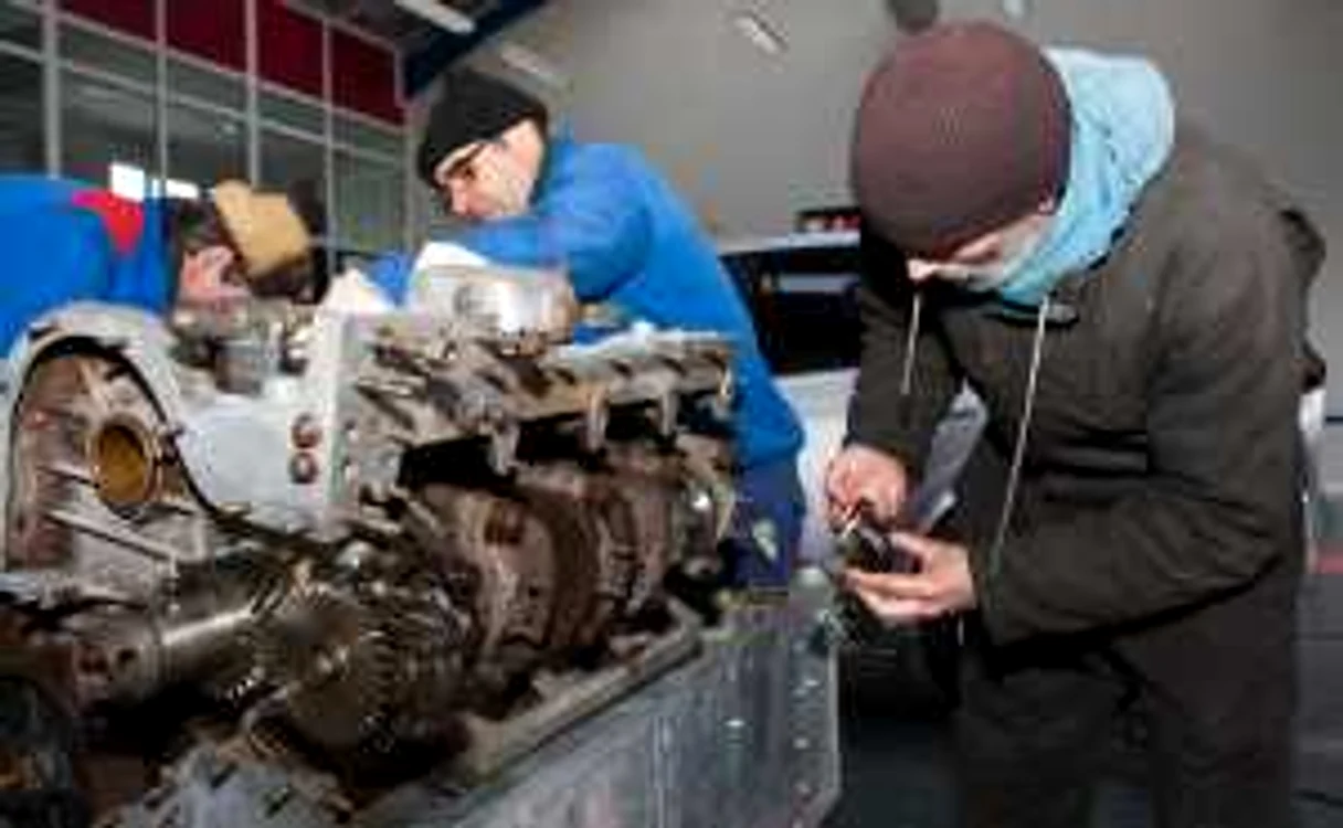 Recondiţionarea motorulului care pune în mişcare vehicolul cu o greutate de nouă tone