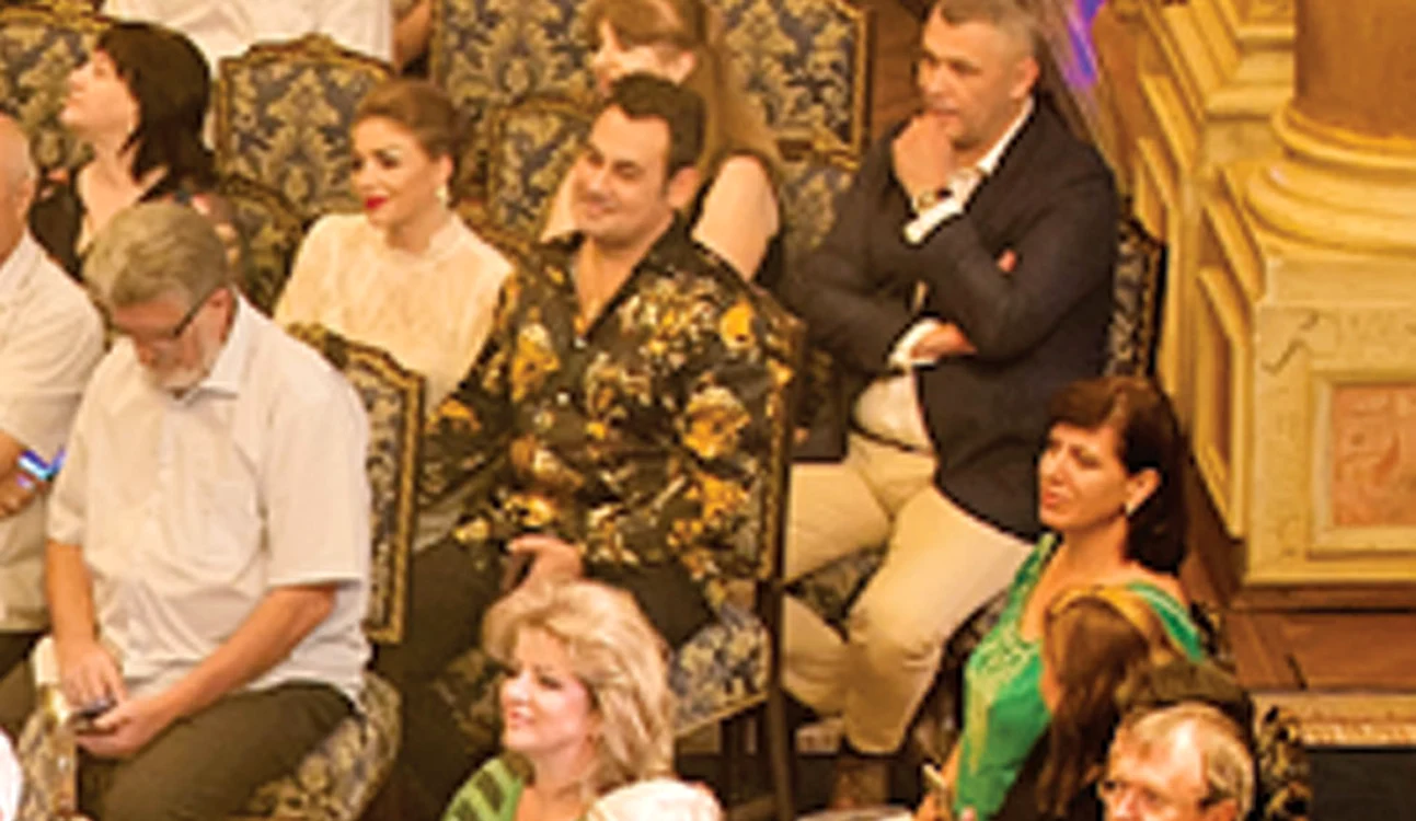 
    Ionuţ Dolănescu  şi soţia lui, Doiniţa,  cu care e însurat  de 11 ani   