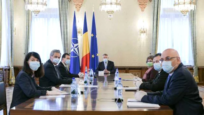 Toţi participanţii au venit cu măşti de protecţie FOTO Presidency.ro