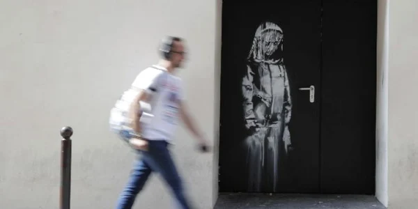 lucrare banksy bataclan foto Thomas SAMSON  AFP