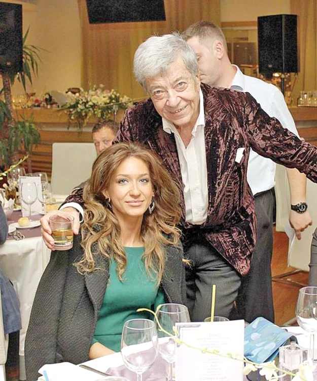 Ion Dichiseanu  (84 de ani) are două vicii: ţigara  şi whisky-ul  