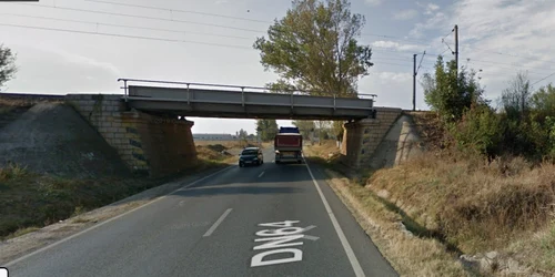 podul de cale ferată de la intrarea in caracal - foto captura google street view