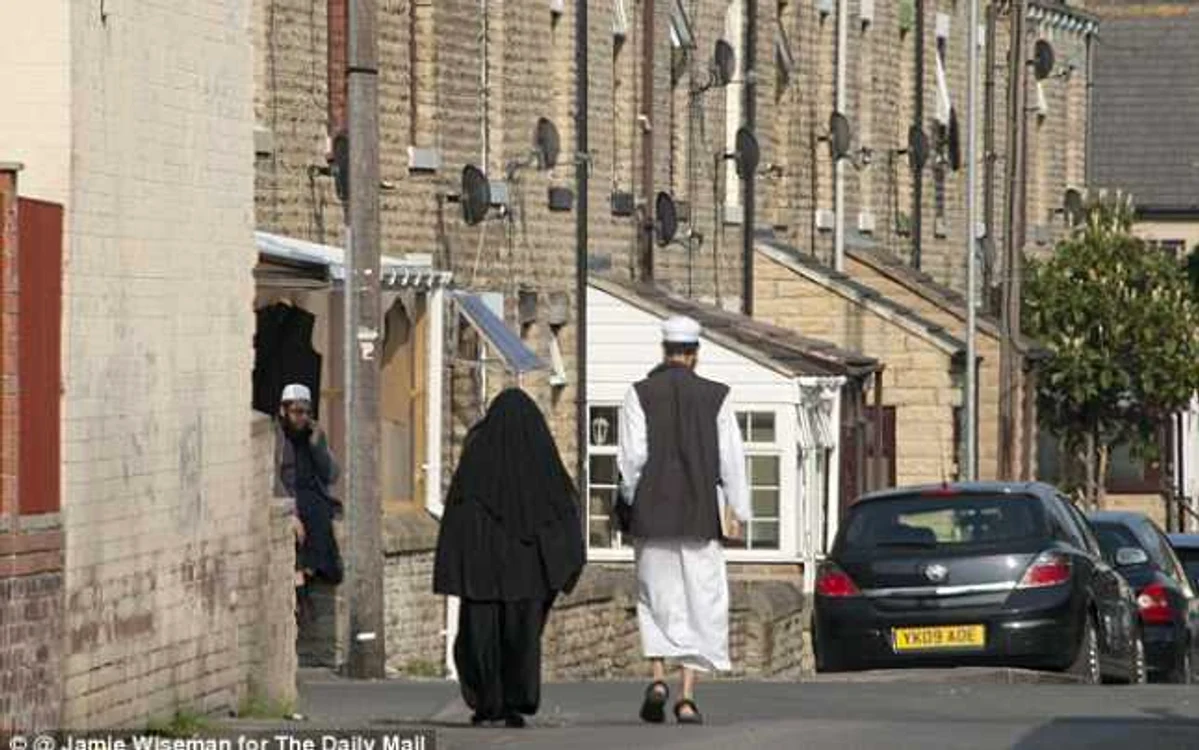 Locuitorii din Savile Town sunt preponderent musulmani FOTO Daily Mail