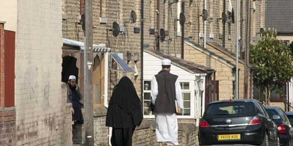 Locuitorii din Savile Town sunt preponderent musulmani FOTO Daily Mail