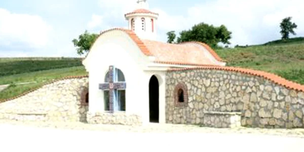 Mănăstirea Dervent este situată în apropierea comunei Ostrov