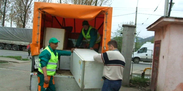 Băimărenii şi-au aruncat azi electrocasnicele stricate din gospodării