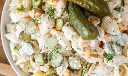 Salata de paste cu castraveciori murati jpeg