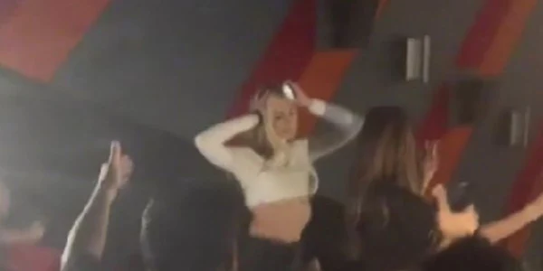 Spectatorii filmului „Romina VTM” au dansat din buric  Foto Captură video TikTok 