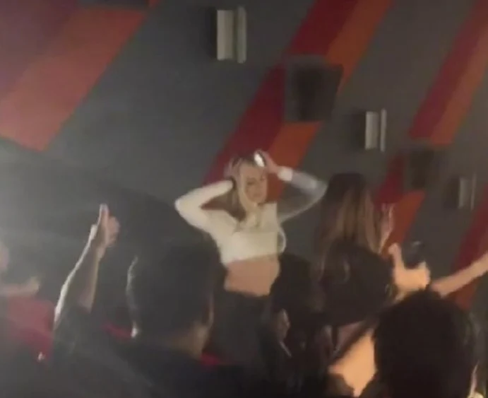 Spectatorii comediei au dansat din buric.  Foto: Captură video TikTok