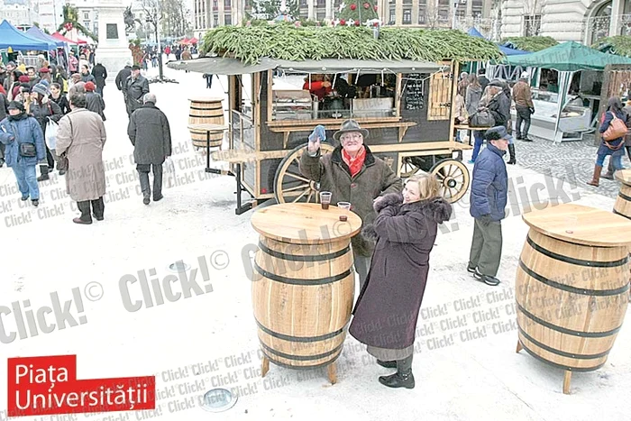 Mona vinde aici săpunuri naturale,  brăduţi şi bijuterii  până pe 24 decembrie  (Fotografii: Dorin Constanda )