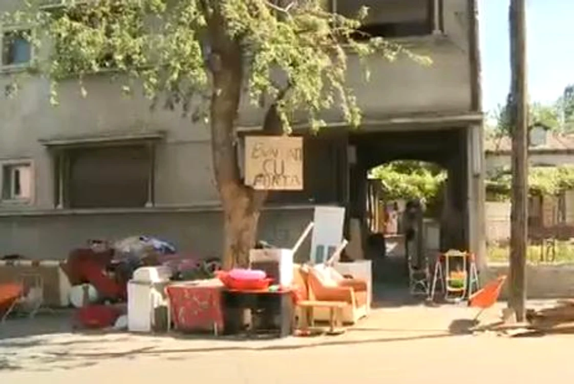 Evacuat cu forta