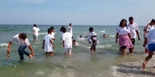 Copii pentru prima dată la mare Sursa Asociaţia Reality Check