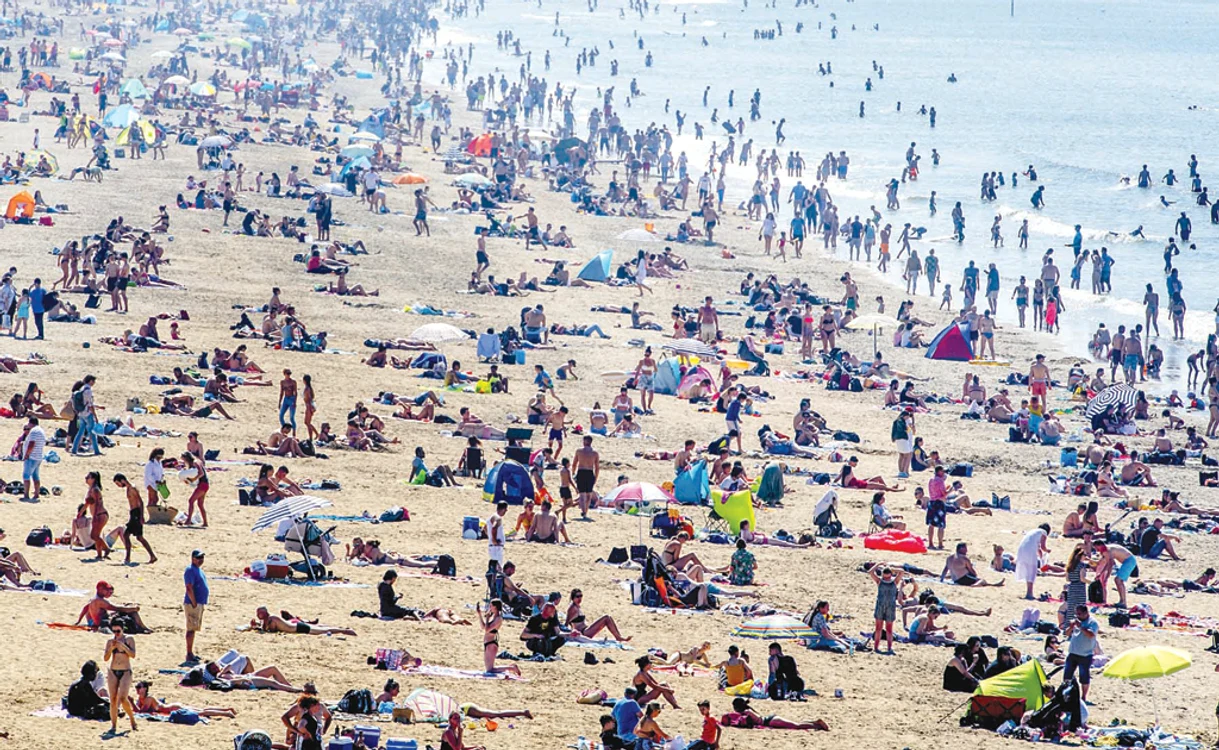 Olanda. Plaja Scheveningen, din apropiere de Haga, arhiplinăFoto: Profimedia