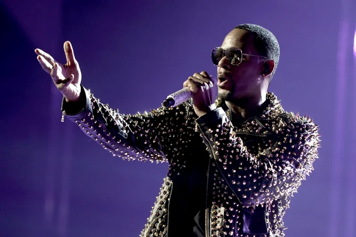 R Kelly este acuzat de hărţuire sexuală şi abuz FOTO Getty Images