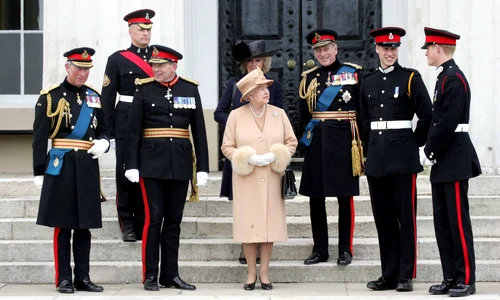 Regina, Printul William si Printul Harry in uniforma   profimedia 0720719559 jpg