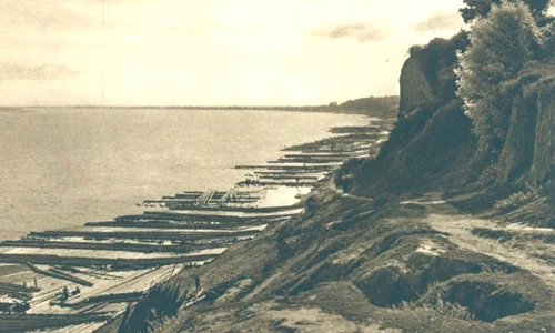 Plute în portul Galaţi, în perioada interbelică. Portul Galați era unul dintre cele mai importante centre pentru exportul lemnului din întreaga Românie (© iMAGO Romaniae)