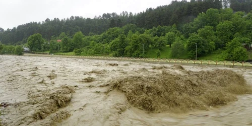 Inundaţii în zona Comăneşti FOTO Facebook