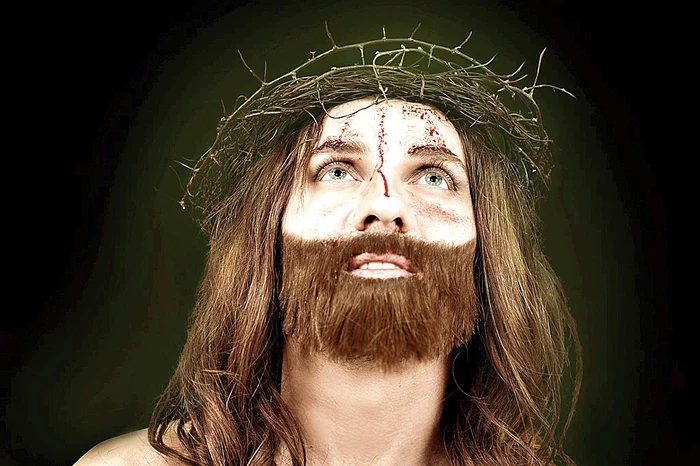 Mihai şi-a pus şi  coroană de spini